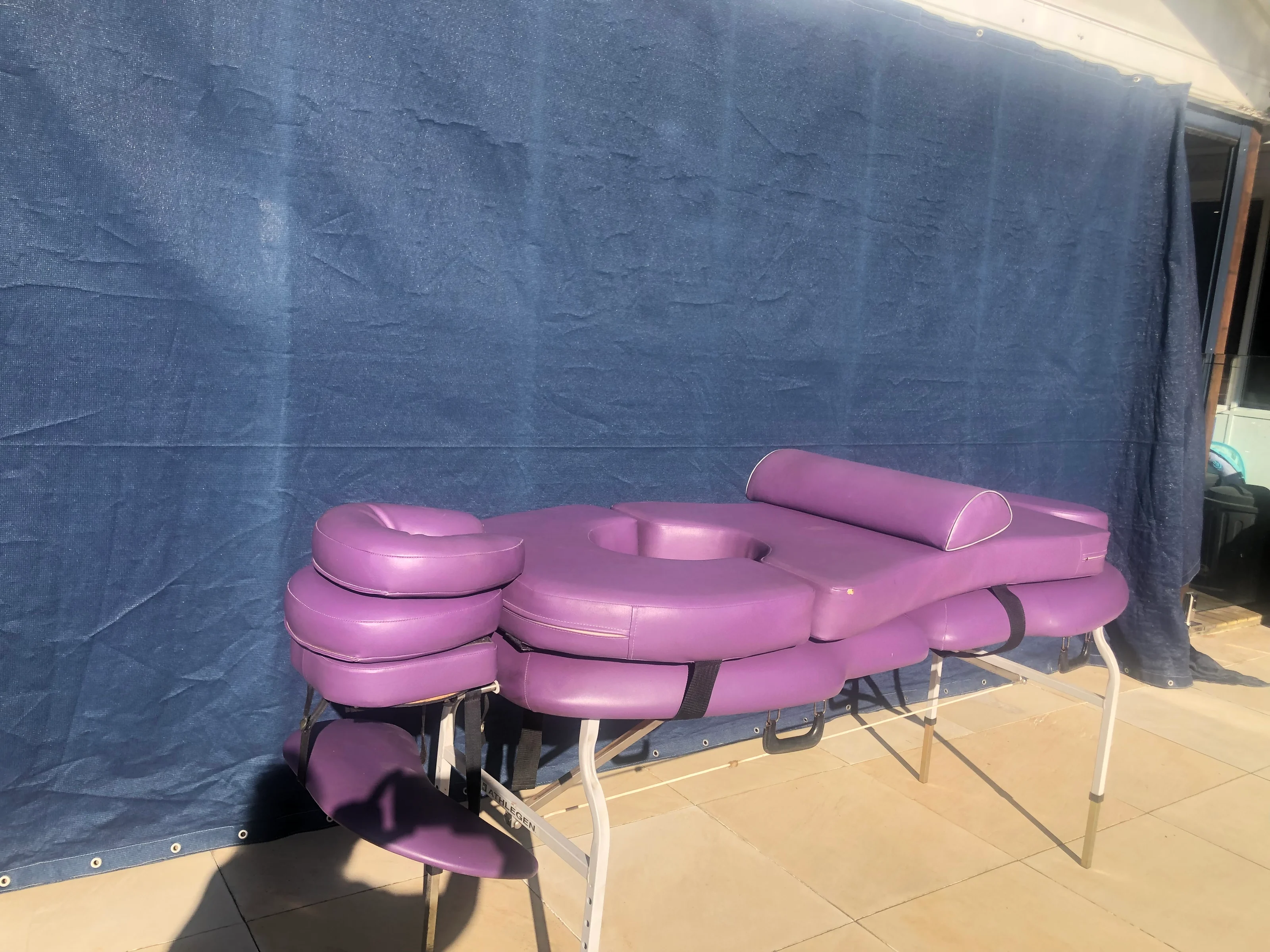 Massage/pregnancy table photo 2