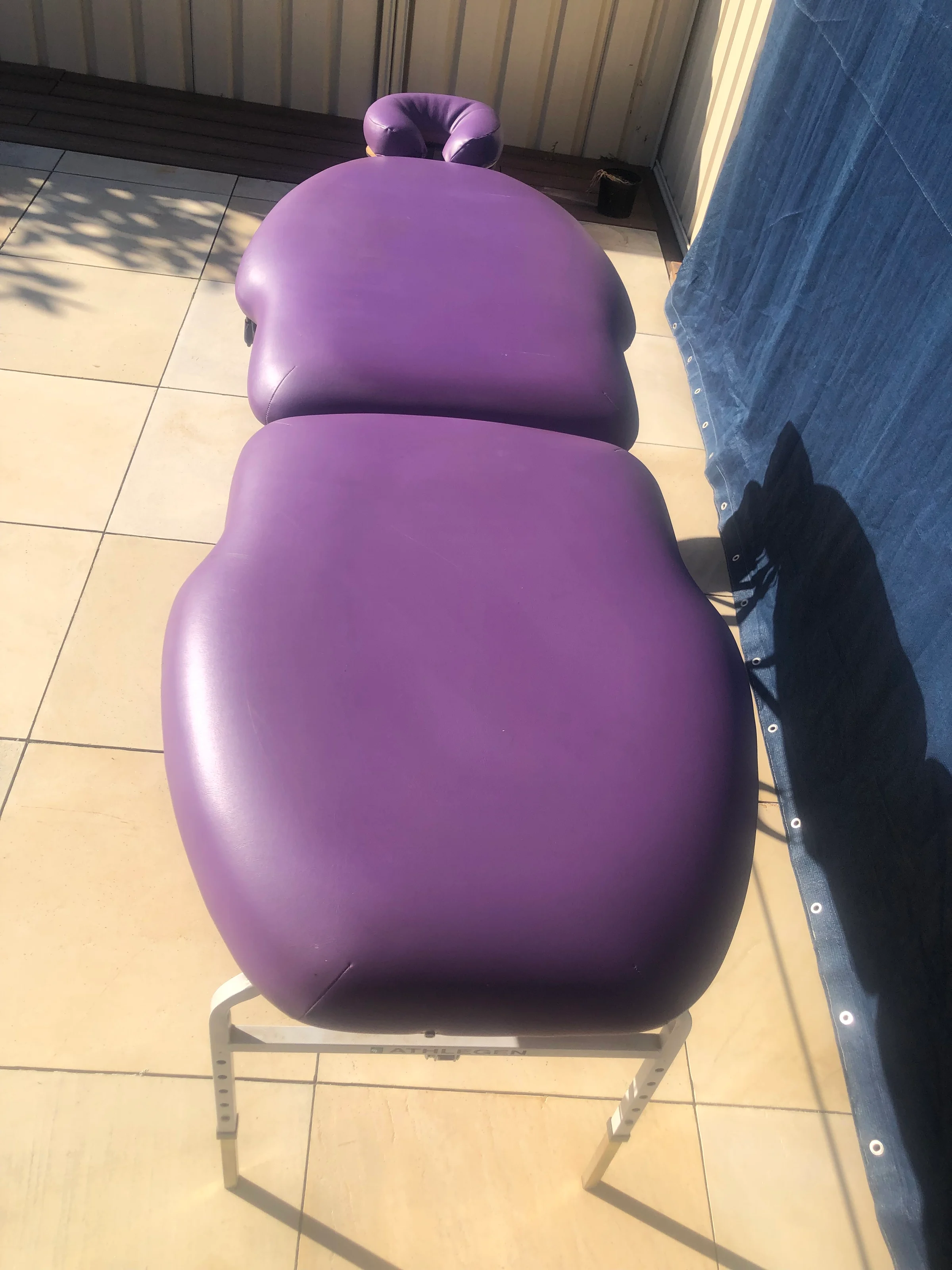 Massage/pregnancy table photo 3